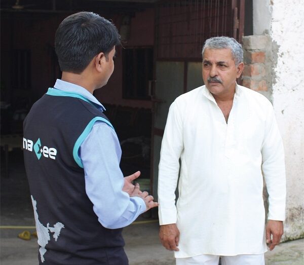 Anaxee's Field Employee pitching pitching prodcut to a potential customer in rural india